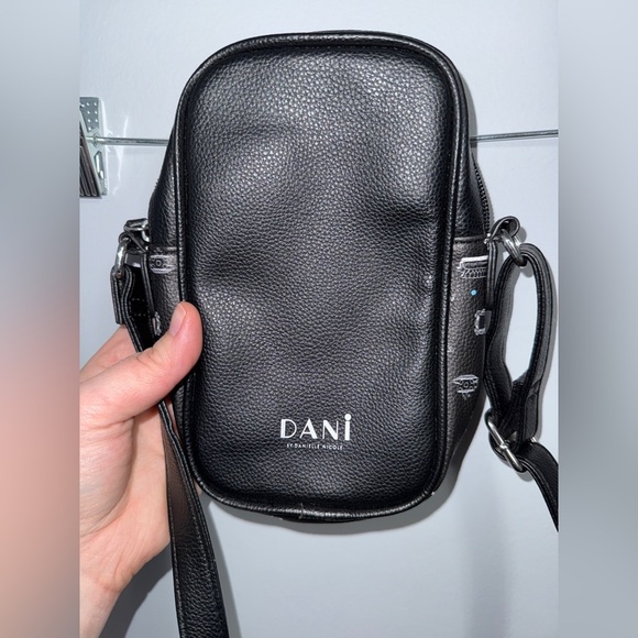 FRIENDS Central Perk Dani Shoulder Bag by Danielle Nicole Black Faux Leather - Picture 4 of 4